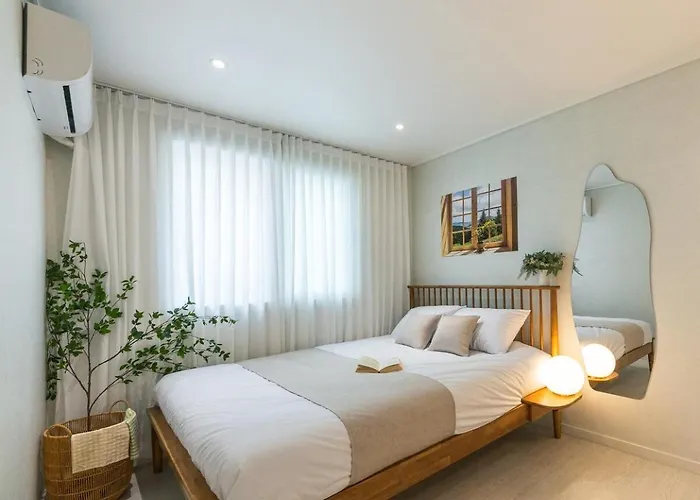 Maison Woodique Hongdae 2rooms 3beds 6persons Seúl